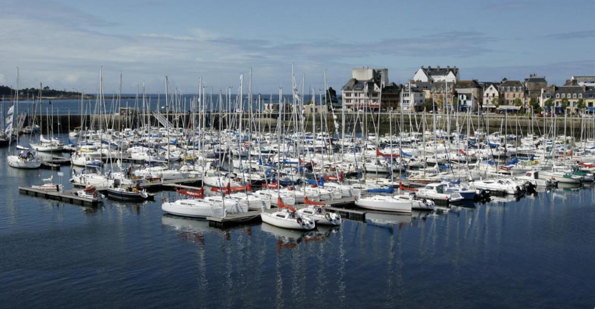 L'Hermine Terrasse Et Parking, 500 Plage 孔卡尔诺 外观 照片